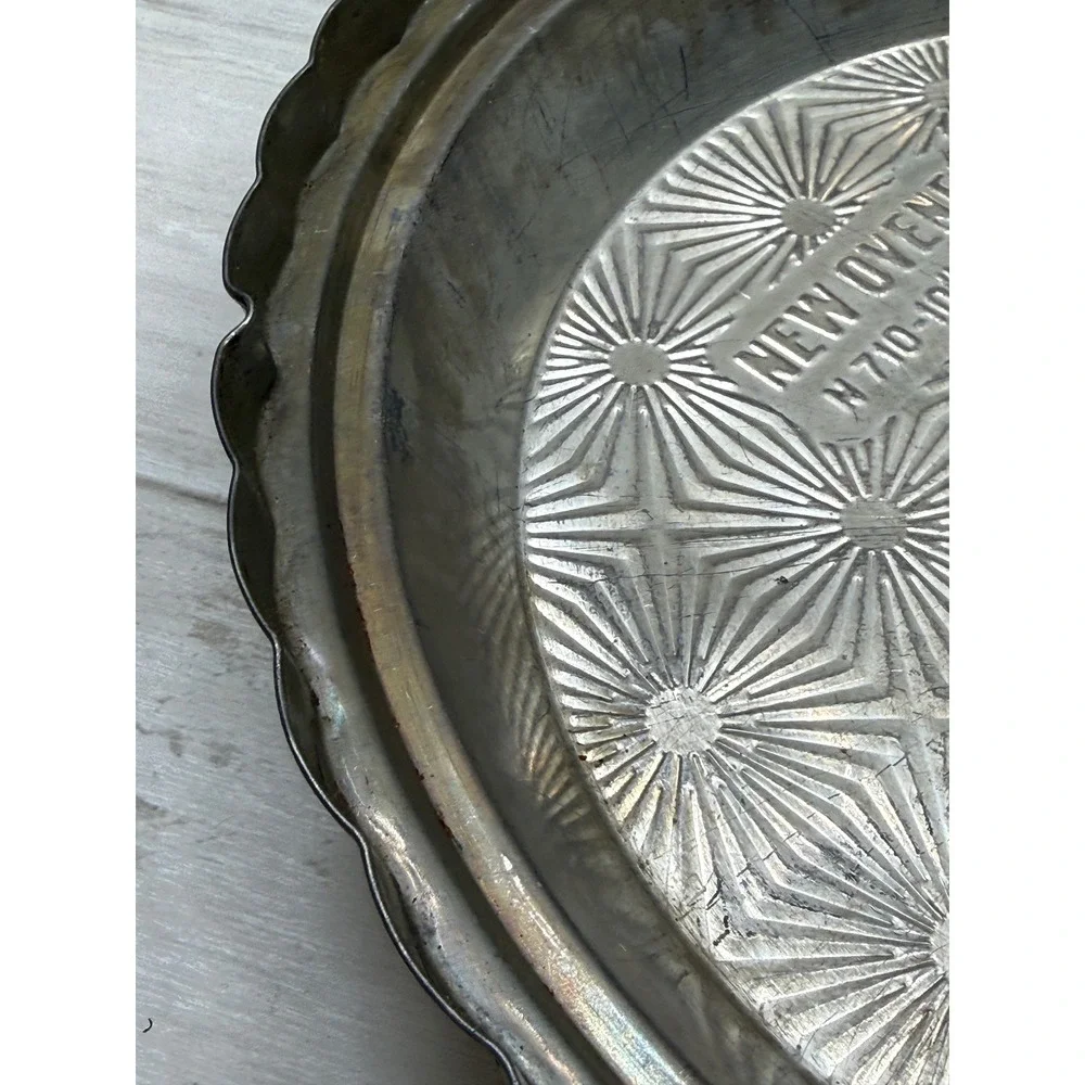 Vintage New Ovenex Starburst Baking Pan Scalloped Edge Tin N 710-10 USA 10 Inch